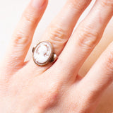 Anello vintage in oro giallo 9K con cammeo su conchiglia, anni ‘40/’50