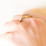 Anello vintage in oro giallo 9K con zirconi cubici rosa e viola e con zircone cubico bianco, anni ‘60/‘70