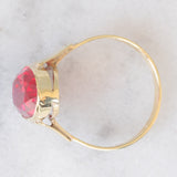 Anello da cocktail vintage in oro giallo 8K con rubino sintetico (10ct ca.), anni ‘70