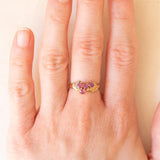 Anello vintage in oro giallo e bianco 14K con rubini e diamante, anni ‘70
