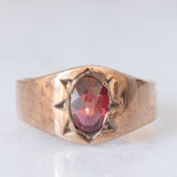 Anello chevalier retrò in oro giallo 14K con granato (1ct ca.), anni ‘40