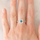 Anello a margherita vintage in oro bianco 18K con diamante blu (0.54ct) e diamanti bianchi (0.40ctw)