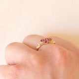 Anello vintage in oro giallo e bianco 14K con rubini e diamante, anni ‘70