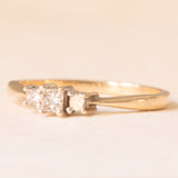 Trilogy vintage in oro giallo e bianco 9K con diamanti di taglio carré (0.25ctw ca.), anni ‘80