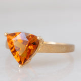 Solitario in oro giallo 9K con quarzo citrino di taglio trillion (1.93ct)