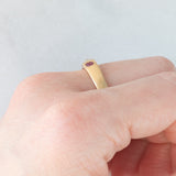 Trilogy gypsy vintage in oro giallo 14K con diamante (0.16ct ca.) e rubini (0.16ctw ca.), anni ‘40/‘50