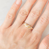 Anello vintage in oro giallo 9K con diamante e con design intrecciato, anno 1993