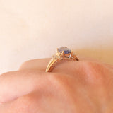 Anello ballerina vintage in oro giallo 9K con tanzanite (0.75ct ca.) e diamanti di taglio tapered (0.10ctw ca.), anno 2011