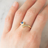 Anello a serpente vintage in oro giallo 14K con zaffiro e diamanti, anni ‘70