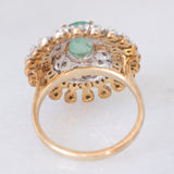 Anello a margherita in oro giallo e bianco o 9K con smeraldo (0.80ct ca.) e diamanti (0.78ctw ca.), anni ‘70