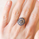 Anello a fiore vintage in oro giallo 14K con zaffiri (0.40ctw ca.) e diamanti (0.40ctw ca.), anni ‘70/‘80