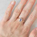 Anello a margherita vintage in oro giallo e bianco 9K con tanzanite (0.60ct ca.), anni ‘90