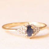 Anello vintage in oro giallo e bianco 9K con zaffiro (0.40ct ca.) e diamanti (0.14ctw ca.), anni ‘2000