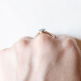 Anello vintage in oro giallo 14K con opale sintetico, anni ‘70