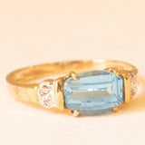 Anello vintage in oro giallo e bianco 9K con spinello sintetico azzurro e diamanti, anni ‘80/‘90