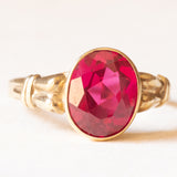 Anello solitario vintage in oro giallo 8K con rubino sintetico (2.50ct ca.), anni ‘40/‘50