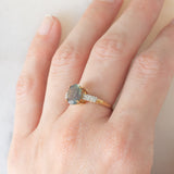 Anello vintage in oro giallo 9K con pietra verde e diamanti, anni ‘80/‘90