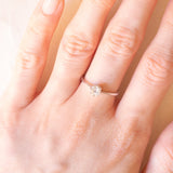 Solitario in oro bianco 18K con diamante di taglio vecchia Europa (0.35ct ca.)