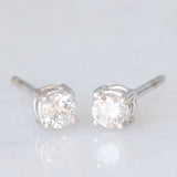 Orecchini punto luce in oro bianco 18K con diamanti di taglio brillante (0.28ctw ca.)