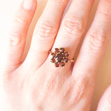 Anello a margherita vintage in oro giallo 8K con granati (2ctw ca.), anni ‘50/‘60