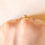 Solitario vintage in oro giallo 9K con opale (0.15ct ca.), anno 1978