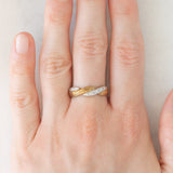 Anello vintage con design intrecciato in oro giallo e bianco 9K con diamanti, anni ‘80/‘90