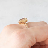 Anello a margherita vintage in oro giallo 14K con rubino (1.50ct ca.) e diamanti (0.16ctw ca.), anni ‘70/‘80