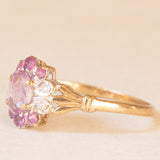 Anello a fiore vintage in oro giallo e bianco 9K con zaffiri rosa sintetici (0.80ctw ca.) e diamanti, anno 1981