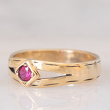 Anello a fascia vintage in oro giallo 8K con rubino sintetico, anni ‘50
