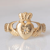 “Amicizia, amore, lealtà” Anello Claddagh vintage in oro giallo 9K con diamante