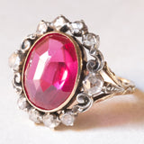 Anello a margherita vintage in stile antico in oro giallo 14K e argento con rubino sintetico (4.60ct ca.) e diamanti di taglio rosetta, anni ‘50/‘60