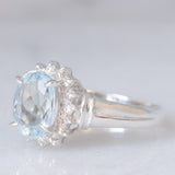 Anello a margherita vintage in platino con acquamarina (1ct) e diamanti, anni ‘70