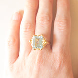 Anello da cocktail vintage in oro giallo 18K con acquamarina (7.50ct ca.), anni ‘60/‘70