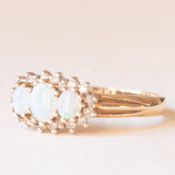 Anello vintage in oro giallo e bianco 9K con opali (0.25ctw ca.) e diamanti (0.30ctw ca.), anni ‘60