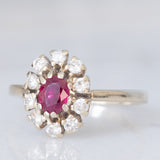 Anello a margherita vintage in oro bianco 14K con rubino (0.50ct ca.) e diamanti (0.30ctw ca.), anni ‘70/‘80