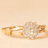 Anello a fiore vintage in oro giallo e bianco 9K con diamanti (0.10ctw ca.), anni ‘70/‘80