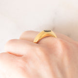 Anello a fascia in oro giallo 8K con cromodiopside (0.50ct ca.), anni ‘70/‘80