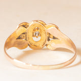Anello antico in oro giallo 16K con diamante di taglio rosetta, rubini e perline bianche, fine ‘800/inizio ‘900