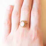 Anello da cocktail vintage in oro giallo 9K con opale (0.20ct ca.), anni ‘60