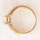 Anello a fascia vintage in oro giallo e bianco 14K con topazi azzurri trattati (2.30ctw ca.), anni ‘70