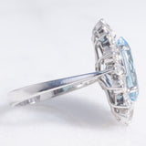 Anello a margherita vintage in oro bianco 8K con acquamarina (5.18ct ca.) e diamanti di taglio brillante e di taglio marquise (2.50ctw ca.), anni ‘70/‘80