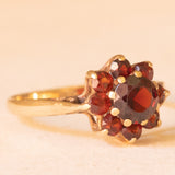 Anello a fiore vintage in oro giallo 9K con granati (0.75ctw ca.), anno 1997