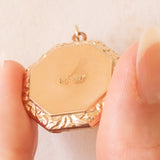 Ciondolo portafoto ottagonale vintage con lamina in oro giallo 9K su metallo, anni ‘40/‘50