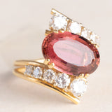 Anello bypass vintage in oro giallo 18K con tormalina rosa (4ct ca.) e diamanti di taglio brillante (0.90ctw ca.), anni ‘80