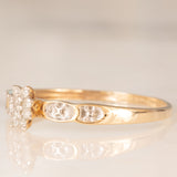 Anello a fascia con fiore centrale in oro giallo 9K con diamanti (0.05ctw ca.), anni ‘70/‘80
