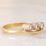 Trilogy vintage in oro giallo e bianco 14K con diamanti di taglio brillante (0.30ctw ca.), anni ‘60/‘70
