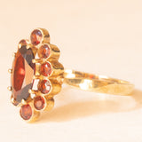 Anello a fiore vintage in oro giallo 8K con granati (1.30ctw ca.), anni ‘70