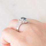 Anello a margherita a fascia in platino con zaffiro (1ct) e diamanti (1ctw), anni ‘80
