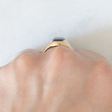 Anello chevalier vintage in oro giallo 9K con onice, anno 1979