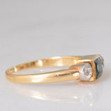Trilogy antico in oro giallo 14K con tormalina verde di taglio carré (0.35ct ca.) e diamanti di taglio vecchia Europa (0.30ctw ca.), anni ‘20/‘30